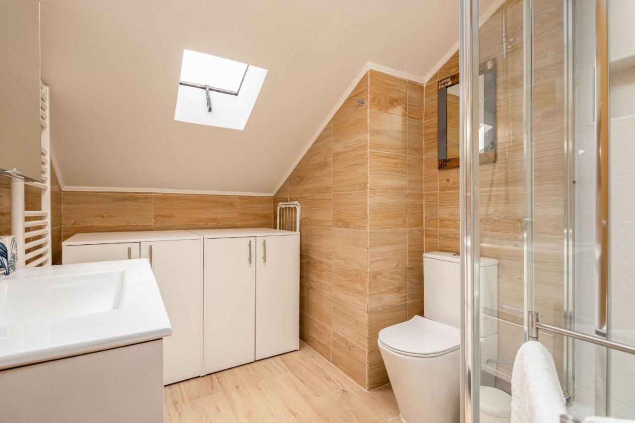 Lapa 3Bdr Duplex W/ Balcony By Lovelystay Lissabon Buitenkant foto