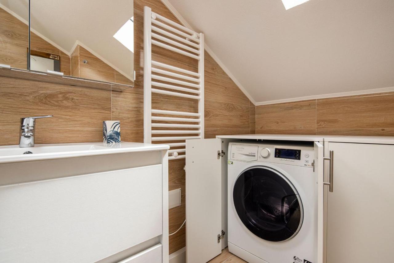 Lapa 3Bdr Duplex W/ Balcony By Lovelystay Lissabon Buitenkant foto